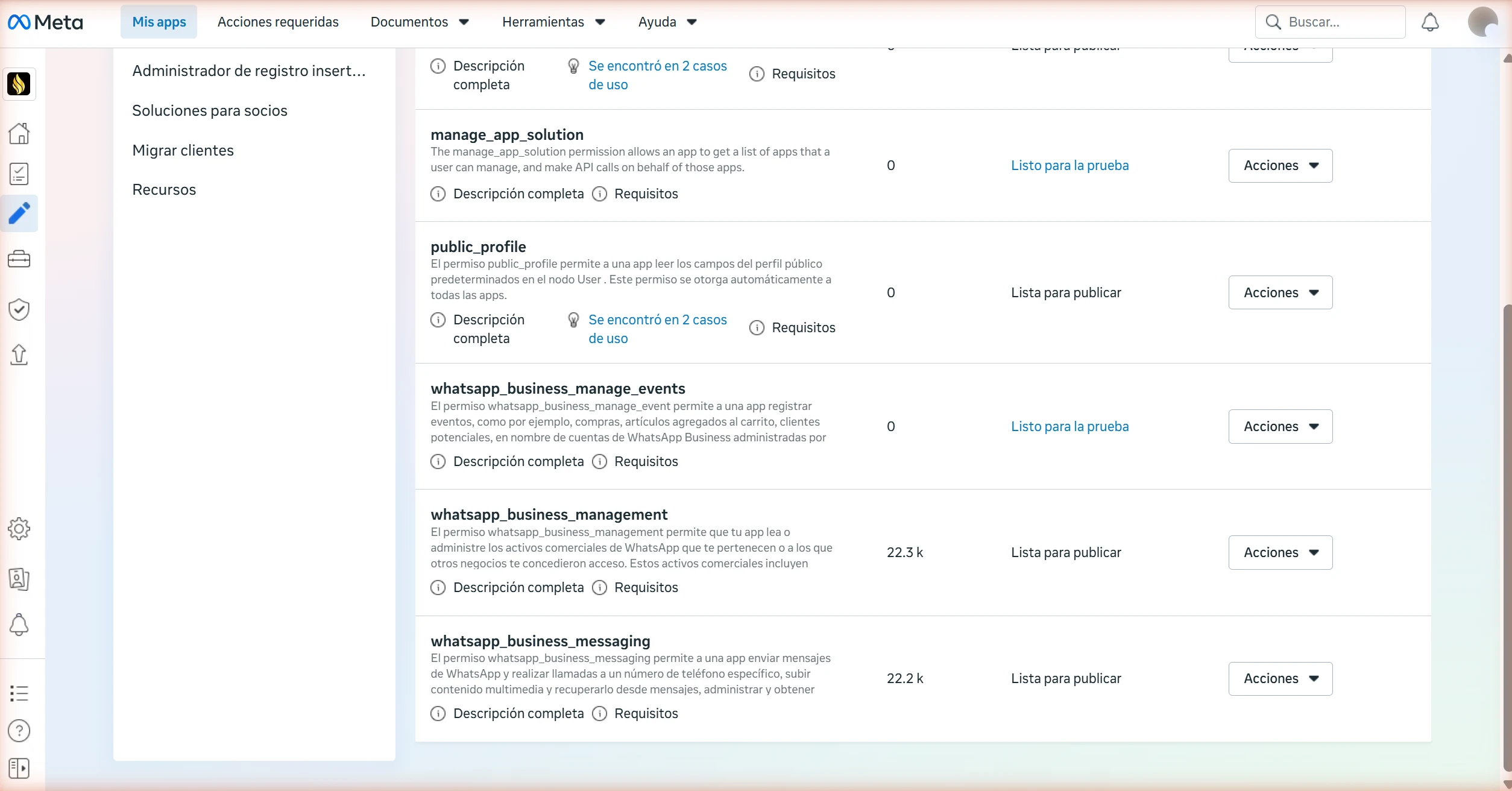Captura real del panel de Meta mostrando los permisos aprobados de la WhatsApp Business API, con datos sensibles difuminados